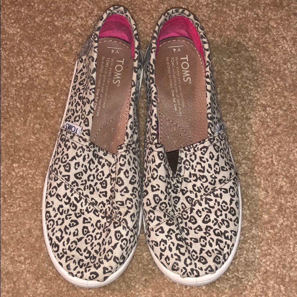 TOMS- YOUTH 4 = WOMENS 5.5